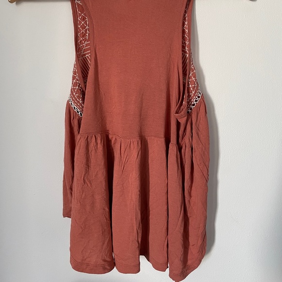 🤩 Forever 21 crop top with embroidered yoke and gathers - Picture 3 of 5